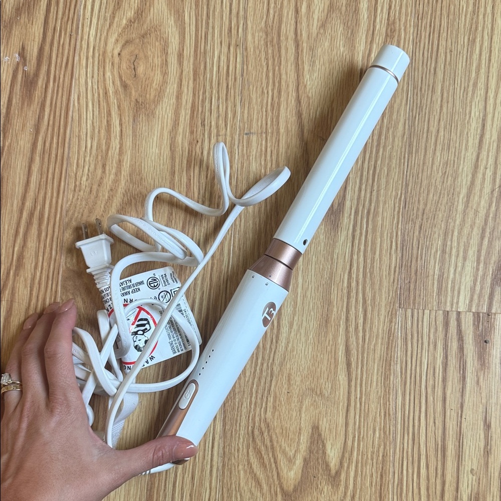T3 White and Rose Gold Curling Wand